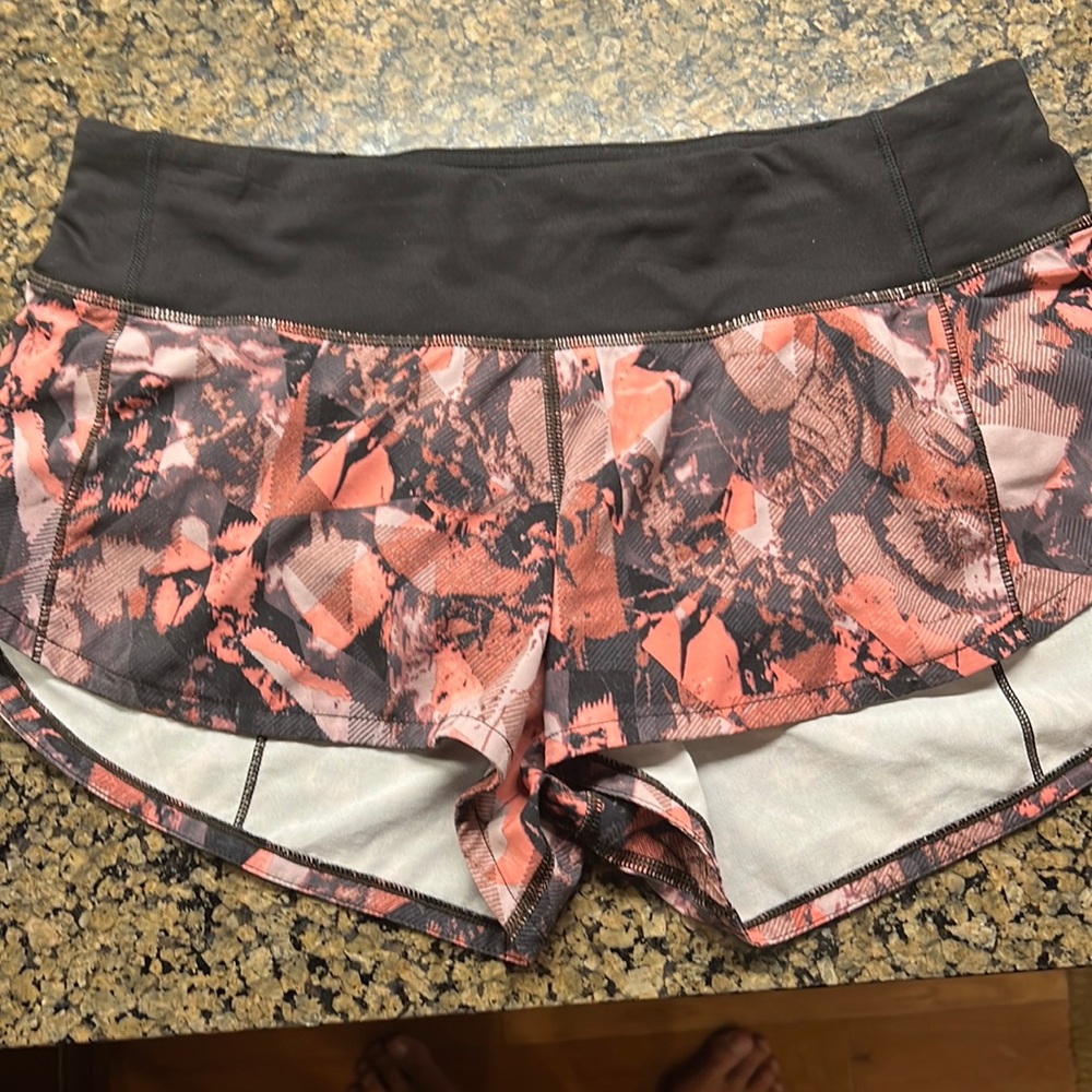 Lululemon Size 4 pink/black multi-color Women Shorts